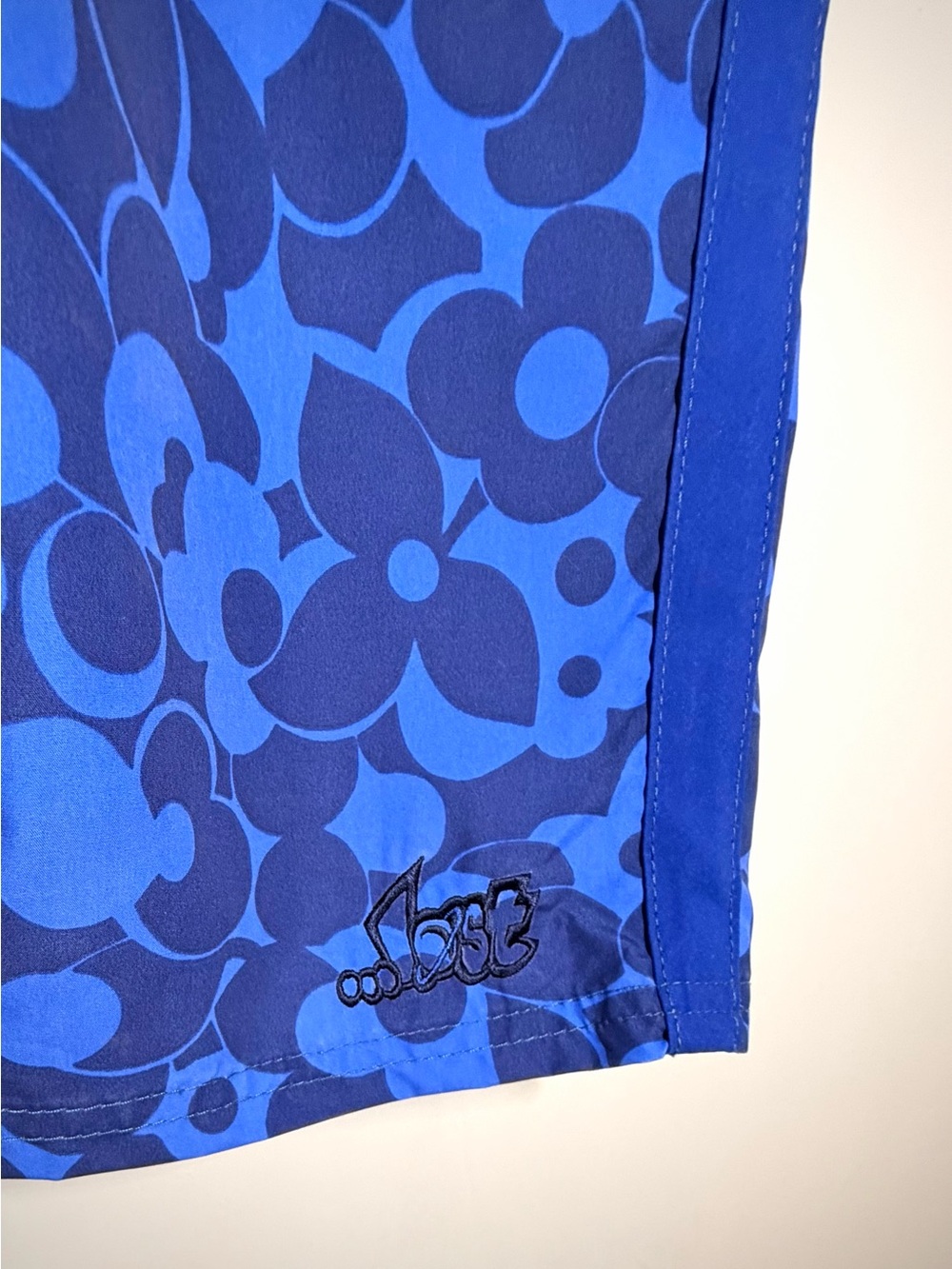 Vintage, …lost Brand, Blue Floral Unisex Board Shorts - Picture 3 of 8